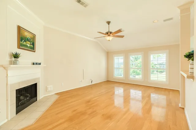 $326,500 | 3739 Crescent Drive, Pearland, TX 77584