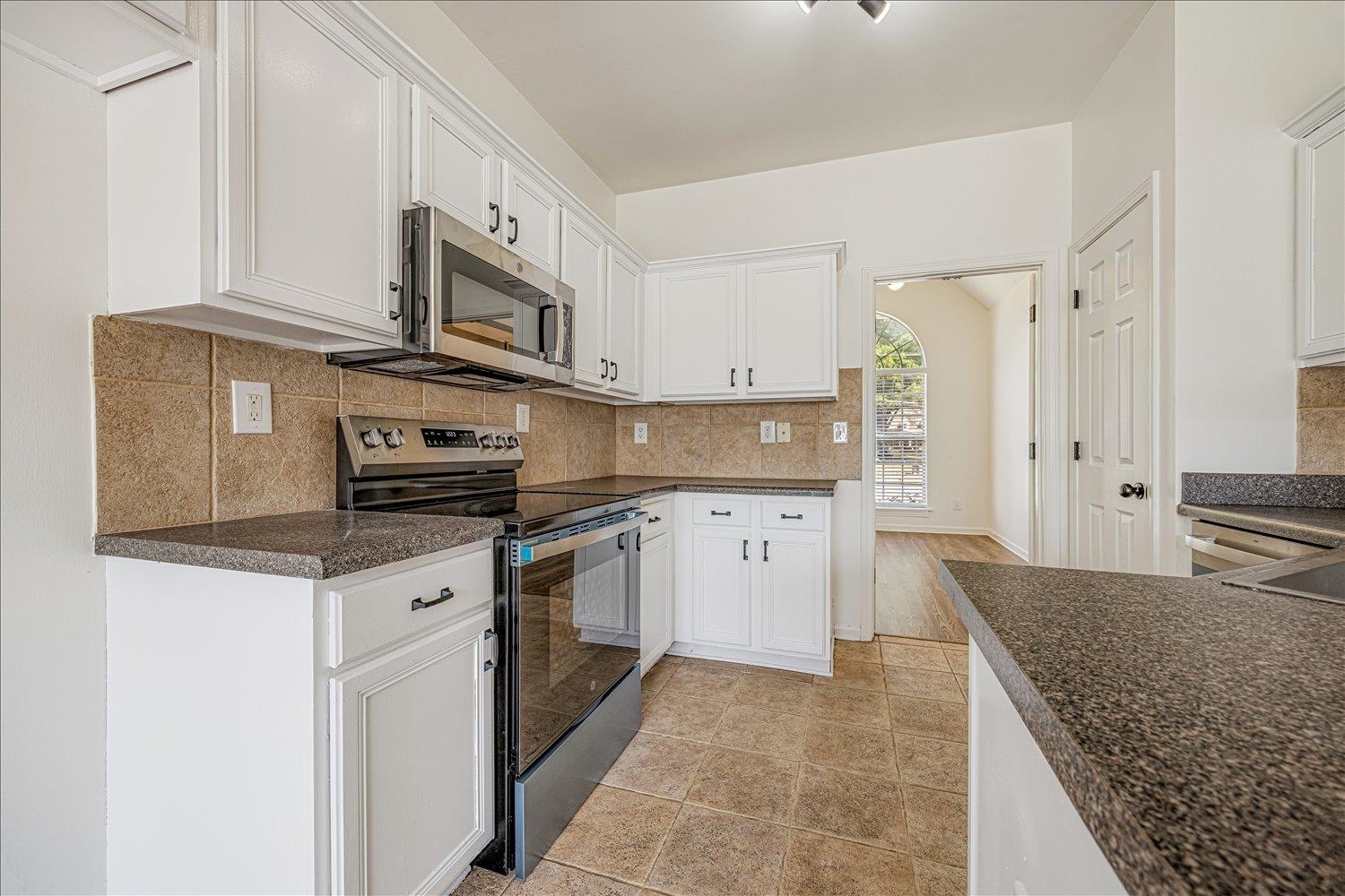8453 Thor Road Memphis, TN 38018 - Photo 15 of 29 a kitchen with stainless steel appliances granite countertop a sink stove and microwave