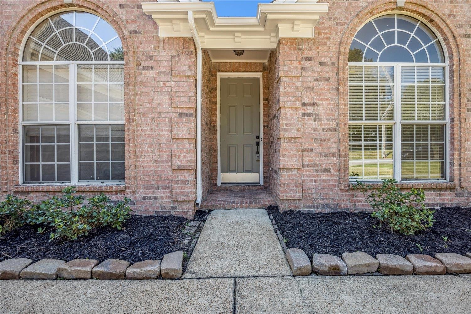 8453 Thor Road Memphis, TN 38018 - Photo 5 of 29 a front view of a house