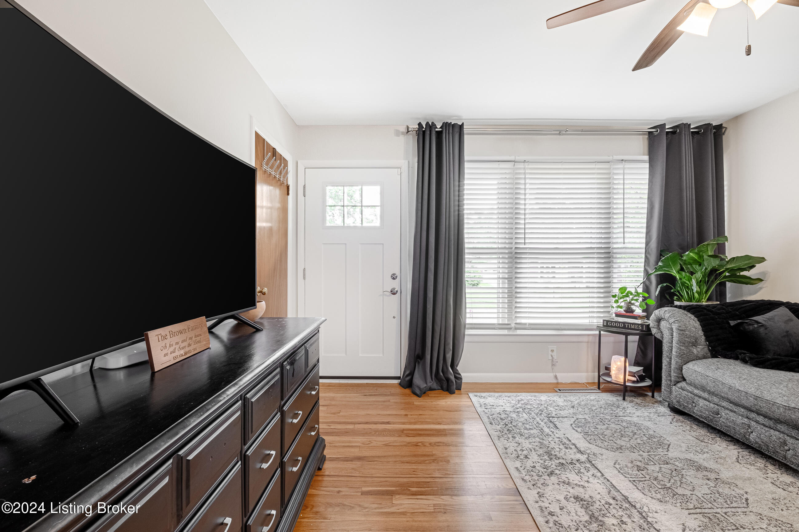 2913 Kings Bridge Road Louisville, KY 40220 - Photo 7 of 42 Living Room