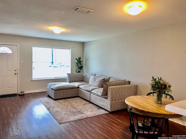 $1,095 | 31 Bratton Drive, Unit 31, San Antonio, TX 78245