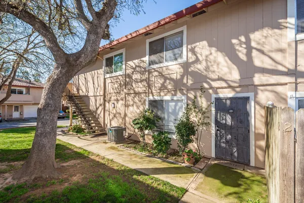 $300,000 | 5736 Shadow Creek Drive, Unit 2, Sacramento, CA 95841