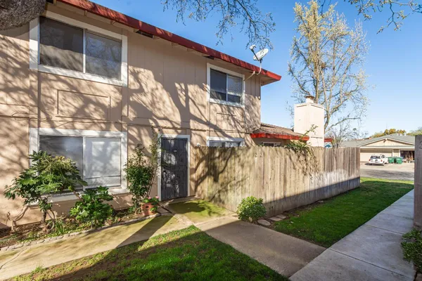 $300,000 | 5736 Shadow Creek Drive, Unit 2, Sacramento, CA 95841