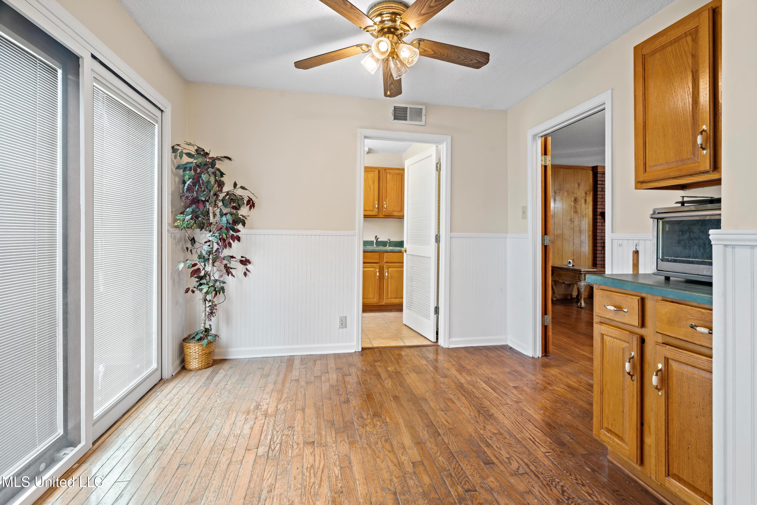 10668 Stark Acres Road Olive Branch, MS 38654 - Photo 6 of 22 Kitchen Dining Area