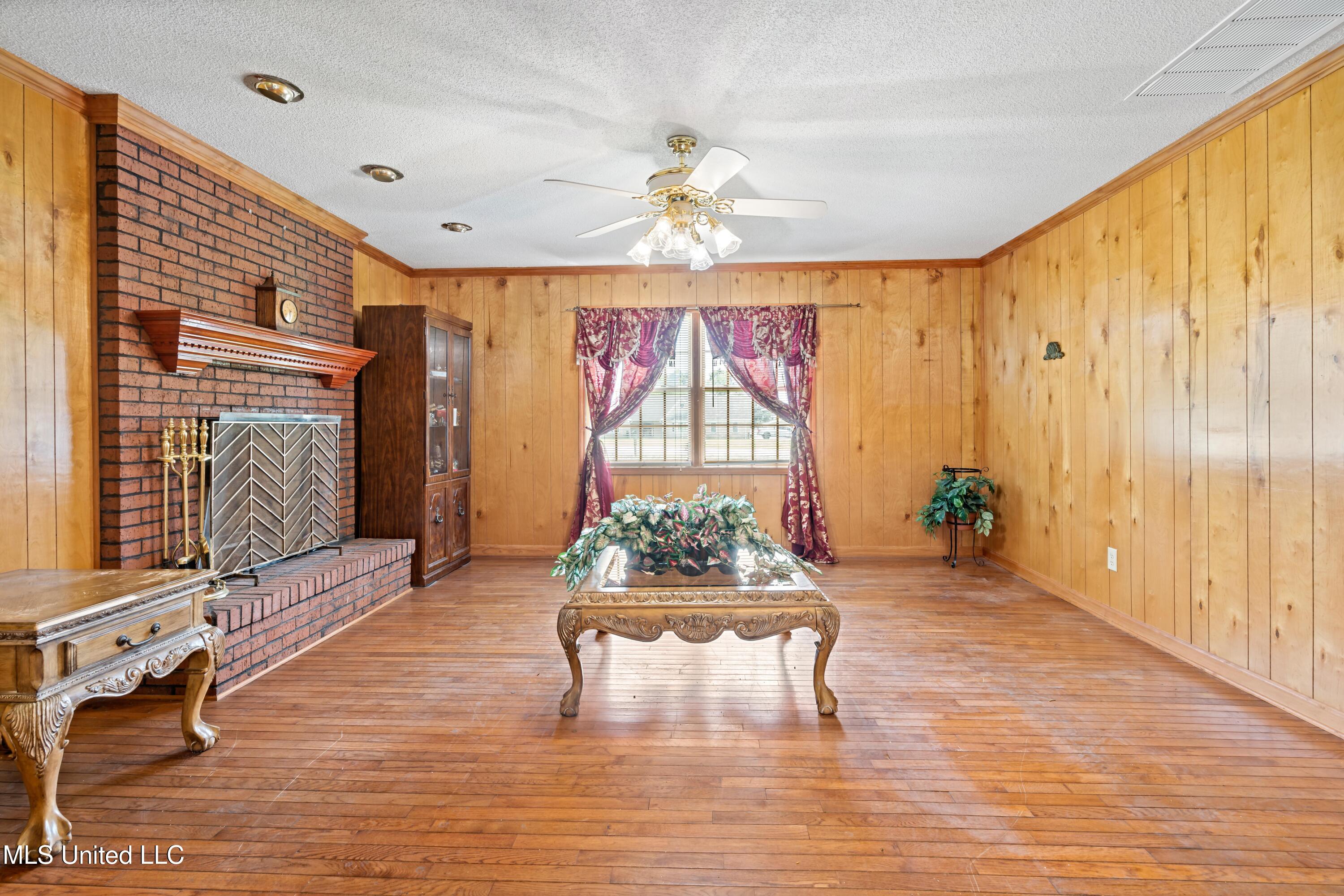 10668 Stark Acres Road Olive Branch, MS 38654 - Photo 9 of 22 Living Room