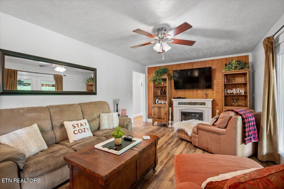 446 Oak Run Road La Follette, TN 37766 - Photo 4 of 50 20250506200716884059000000-o (1)