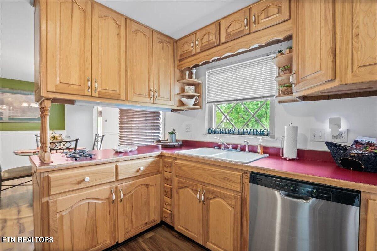 446 Oak Run Road La Follette, TN 37766 - Photo 10 of 50 20250506200717888507000000-o (1)