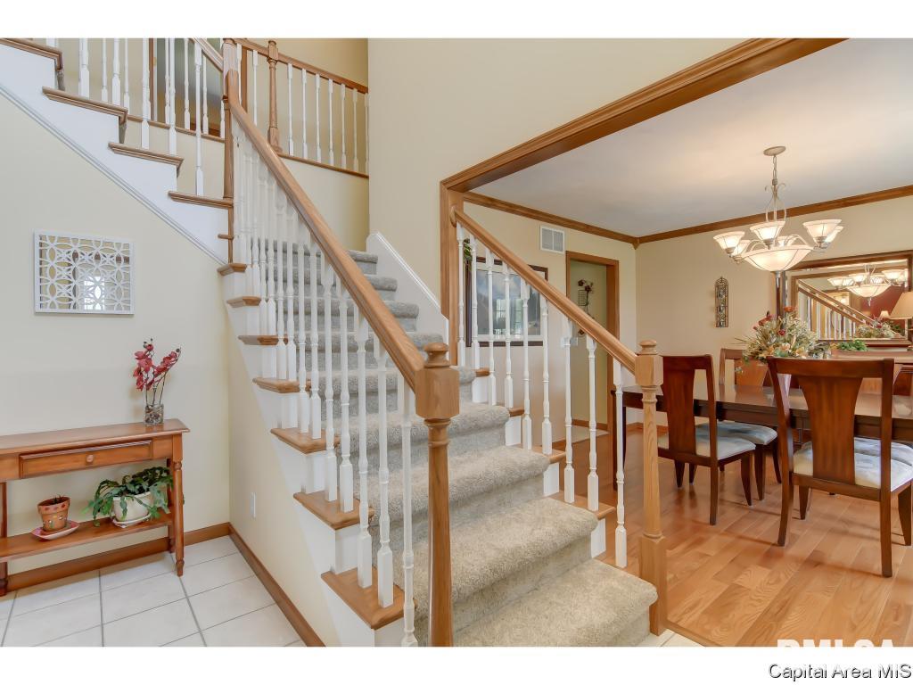 220 Huntington Road Chatham, IL 62629 - Photo 3 of 36 Gallery Image 3