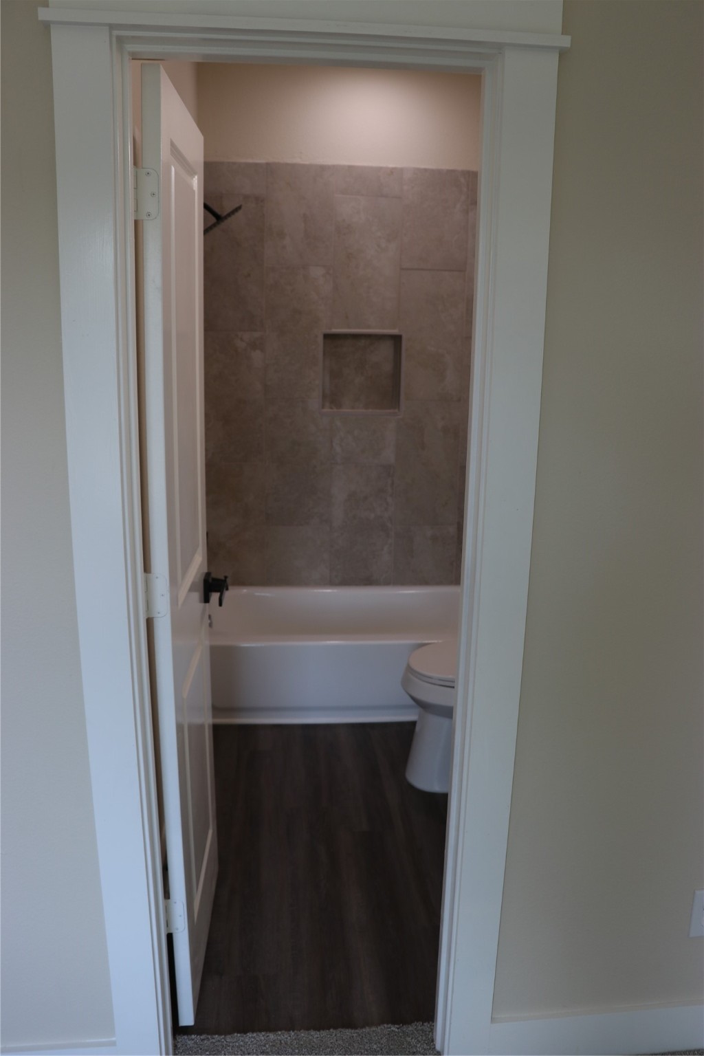 9441 Radio Road, Unit B Houston, TX 77075 - Photo 17 of 24 a bathroom with a bathtub