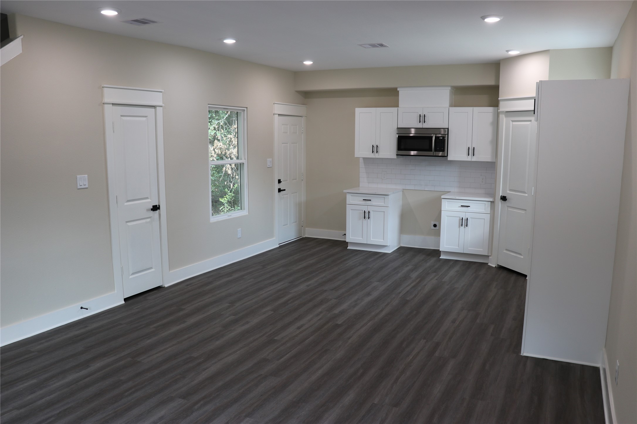 9441 Radio Road, Unit B Houston, TX 77075 - Photo 24 of 24 a view of a kitchen with electric appliances