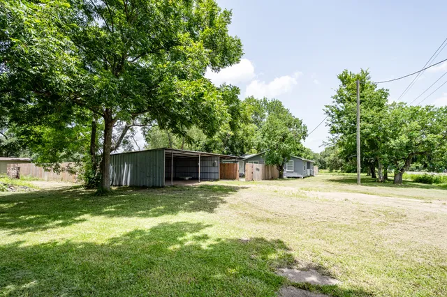 a view of a backyard of the house