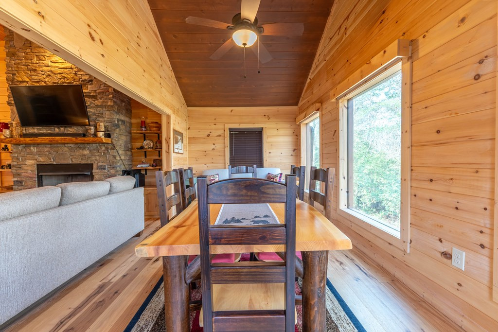 101 Abbygale Road Murphy, NC 28906 - Photo 18 of 44 Spacious Dinning Room