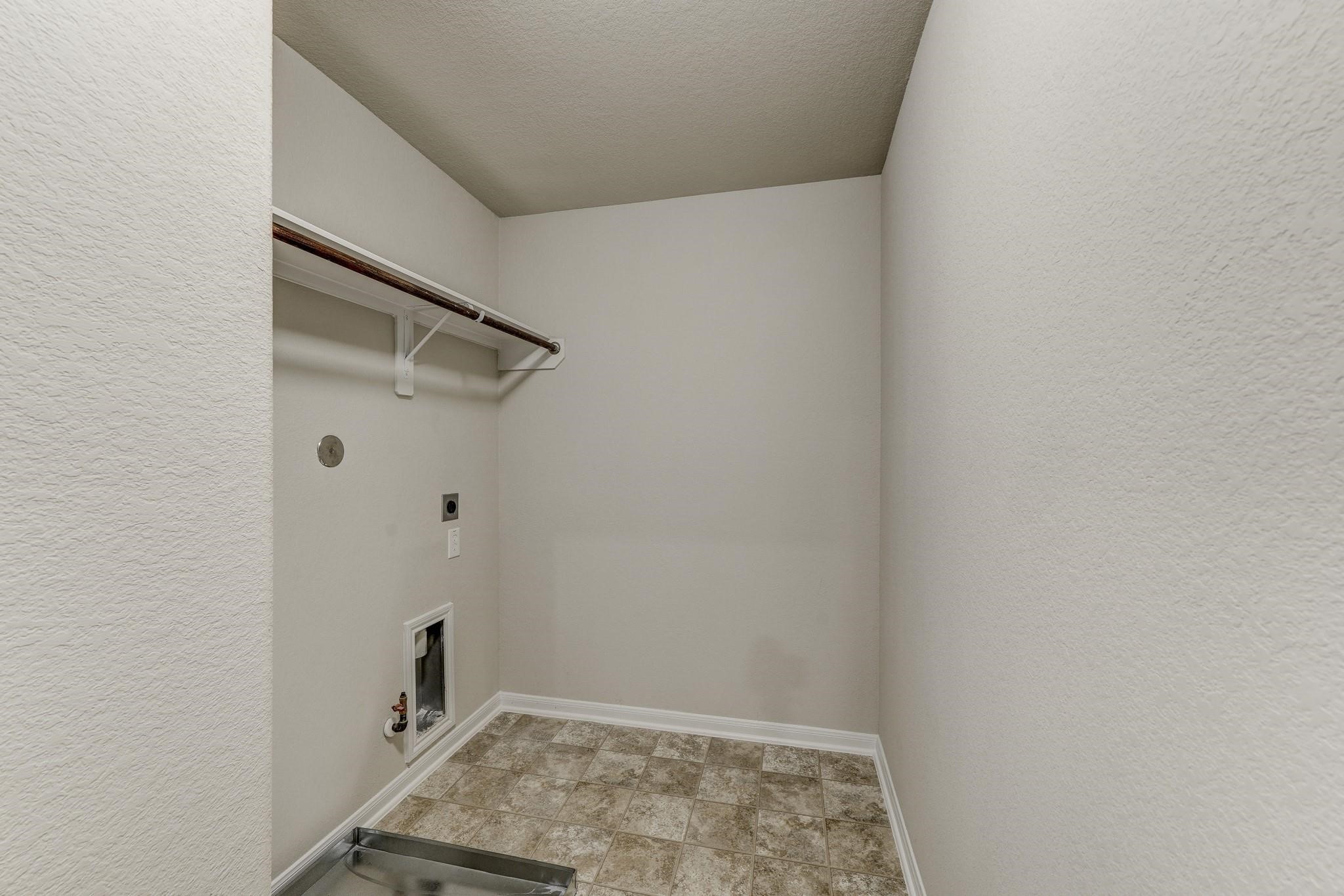 1015 Willowick Road Houston, TX 77090 - Photo 28 of 42 Walk-In Closet!
