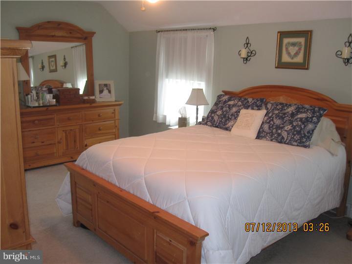 404 Valley View Road Willow Grove, PA 19090 - Photo 11 of 14 Bedroom - Main