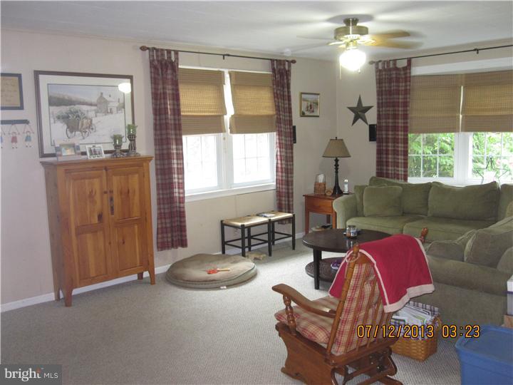 404 Valley View Road Willow Grove, PA 19090 - Photo 9 of 14 Family Room