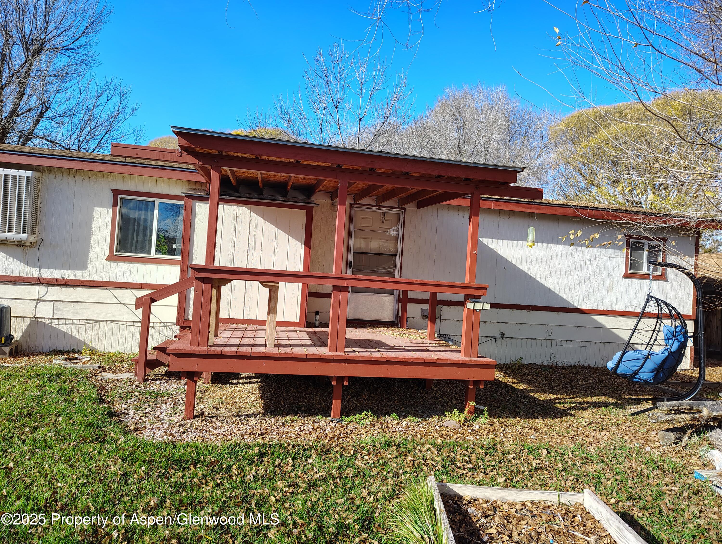 8 St John Circle Parachute, CO 81635 - Photo 27 of 32 front view of a house with a small tub