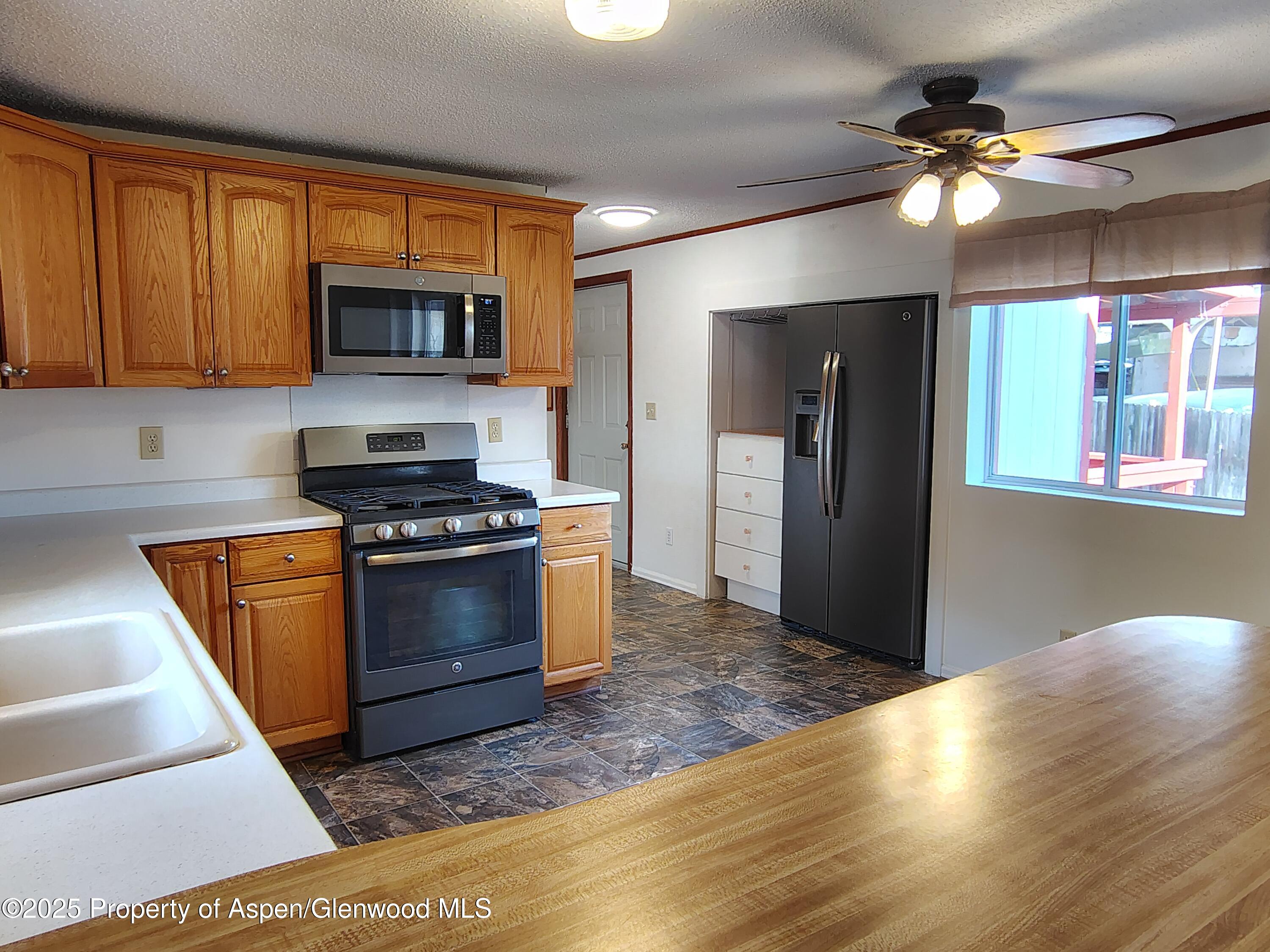 8 St John Circle Parachute, CO 81635 - Photo 7 of 32 IMG_20251225_130727067_HDR