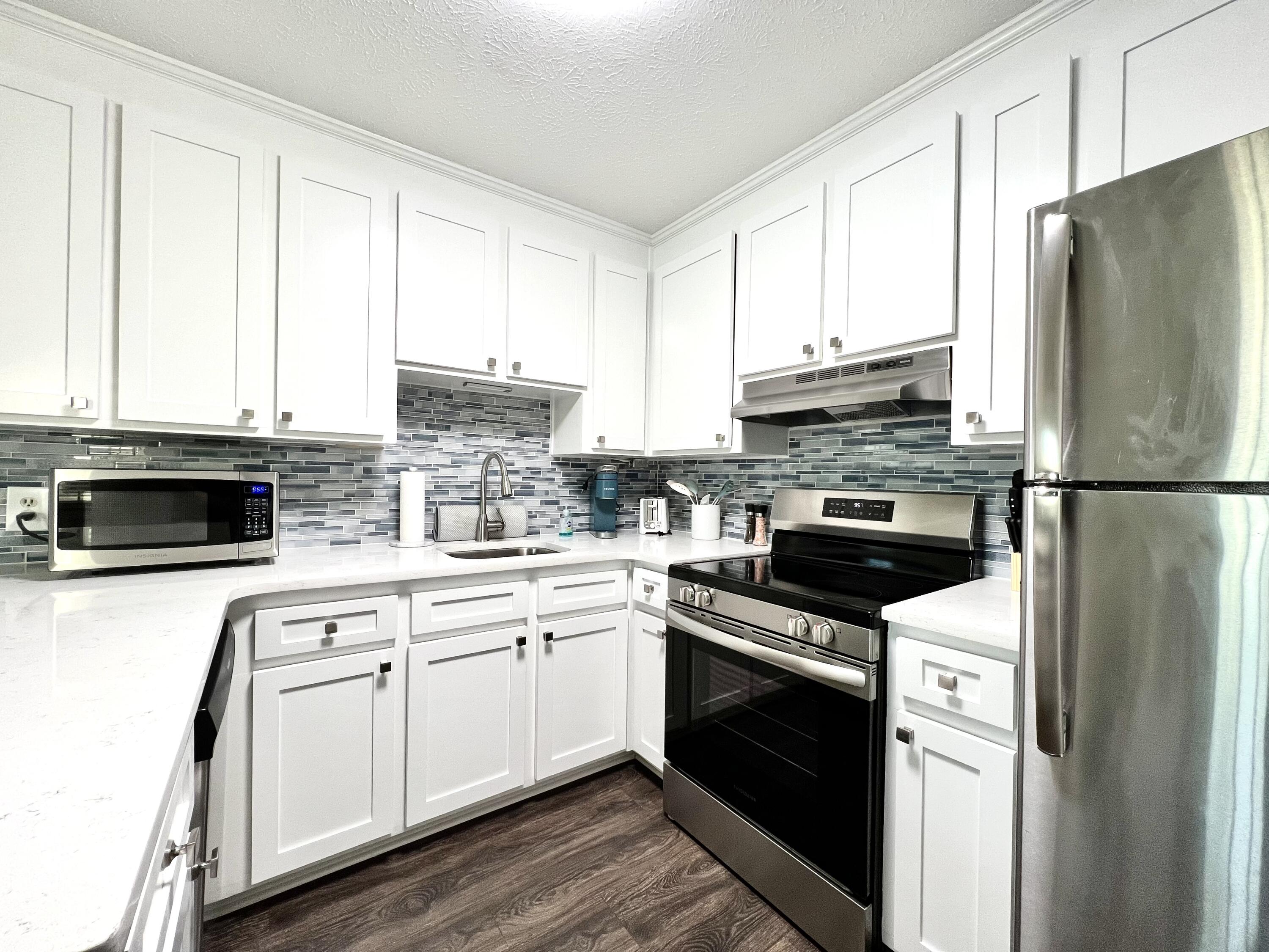 17462 Front Beach Road, Unit 45H Panama City Beach, FL 32413 - Photo 3 of 8 Kitchen