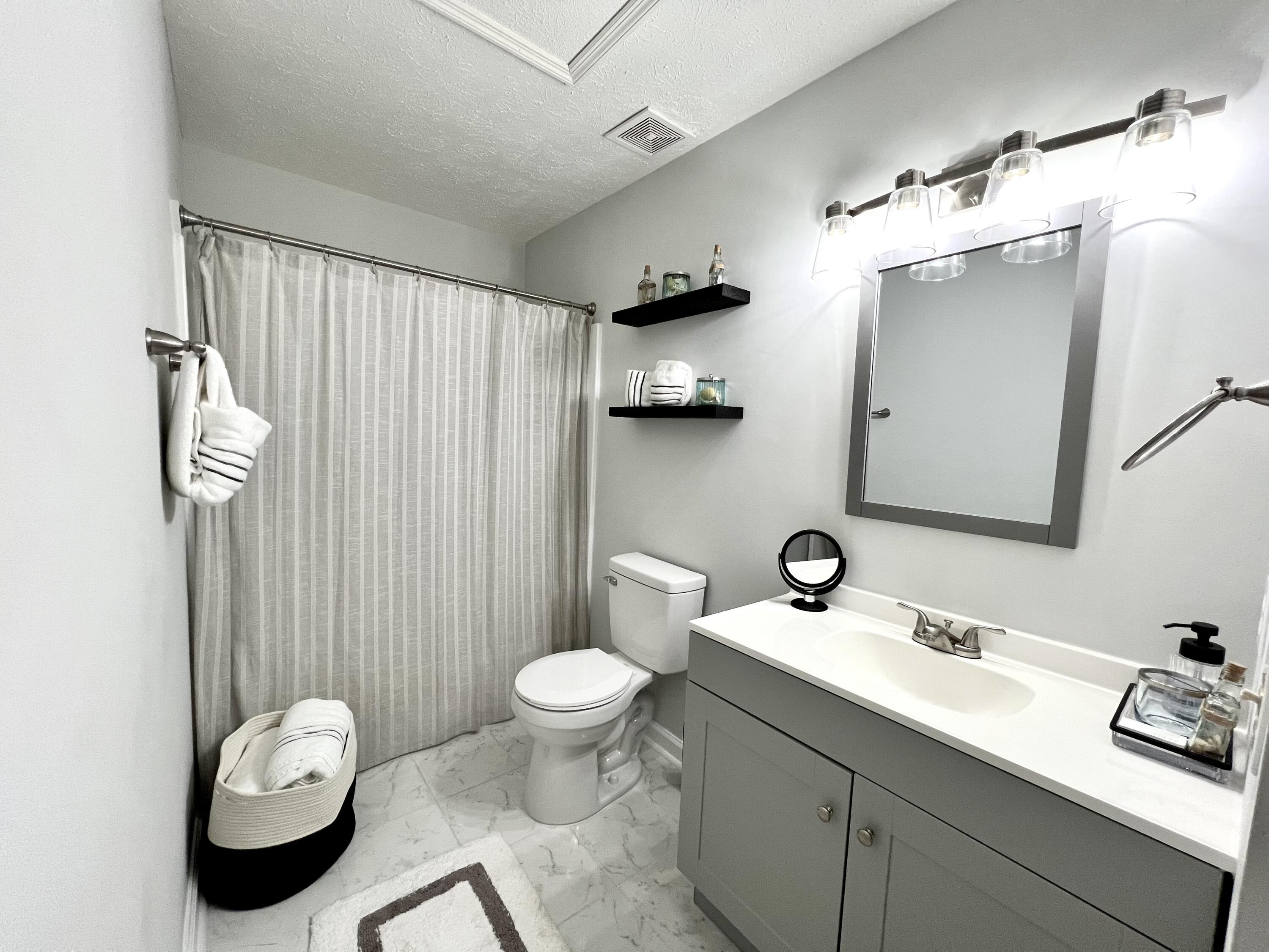 17462 Front Beach Road, Unit 45H Panama City Beach, FL 32413 - Photo 5 of 8 Bathroom2