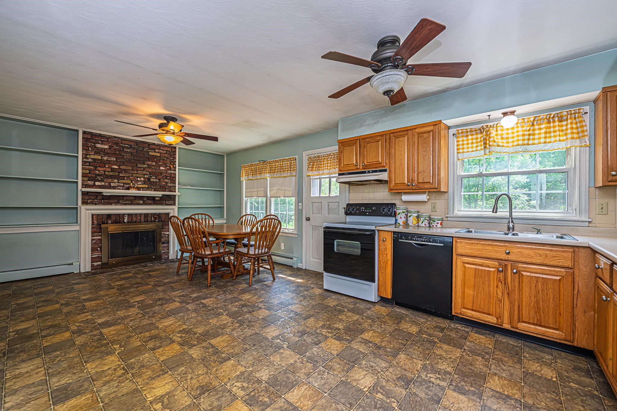 7 Squamscott Road Stratham, NH 03885 - Photo 11 of 46