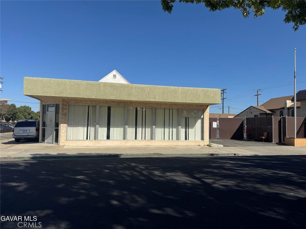 44814 Date Lancaster, CA 93534 - Photo 2 of 4 a front view of a house with a yard
