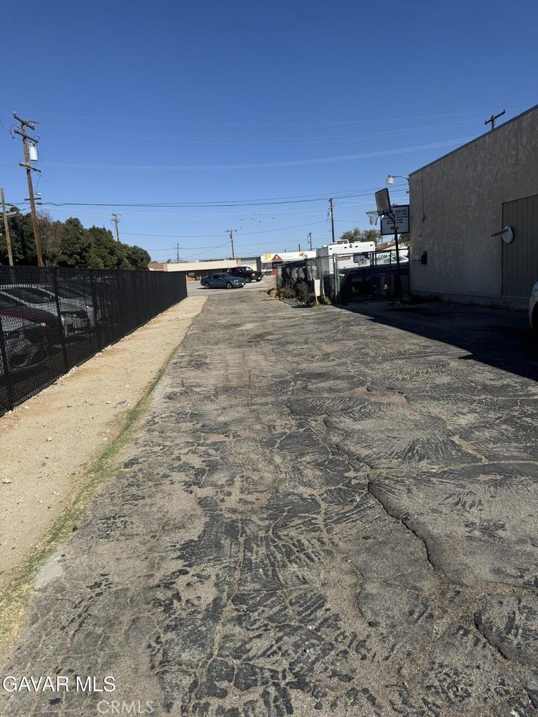 44814 Date Lancaster, CA 93534 - Photo 4 of 4 a view of ocean and city