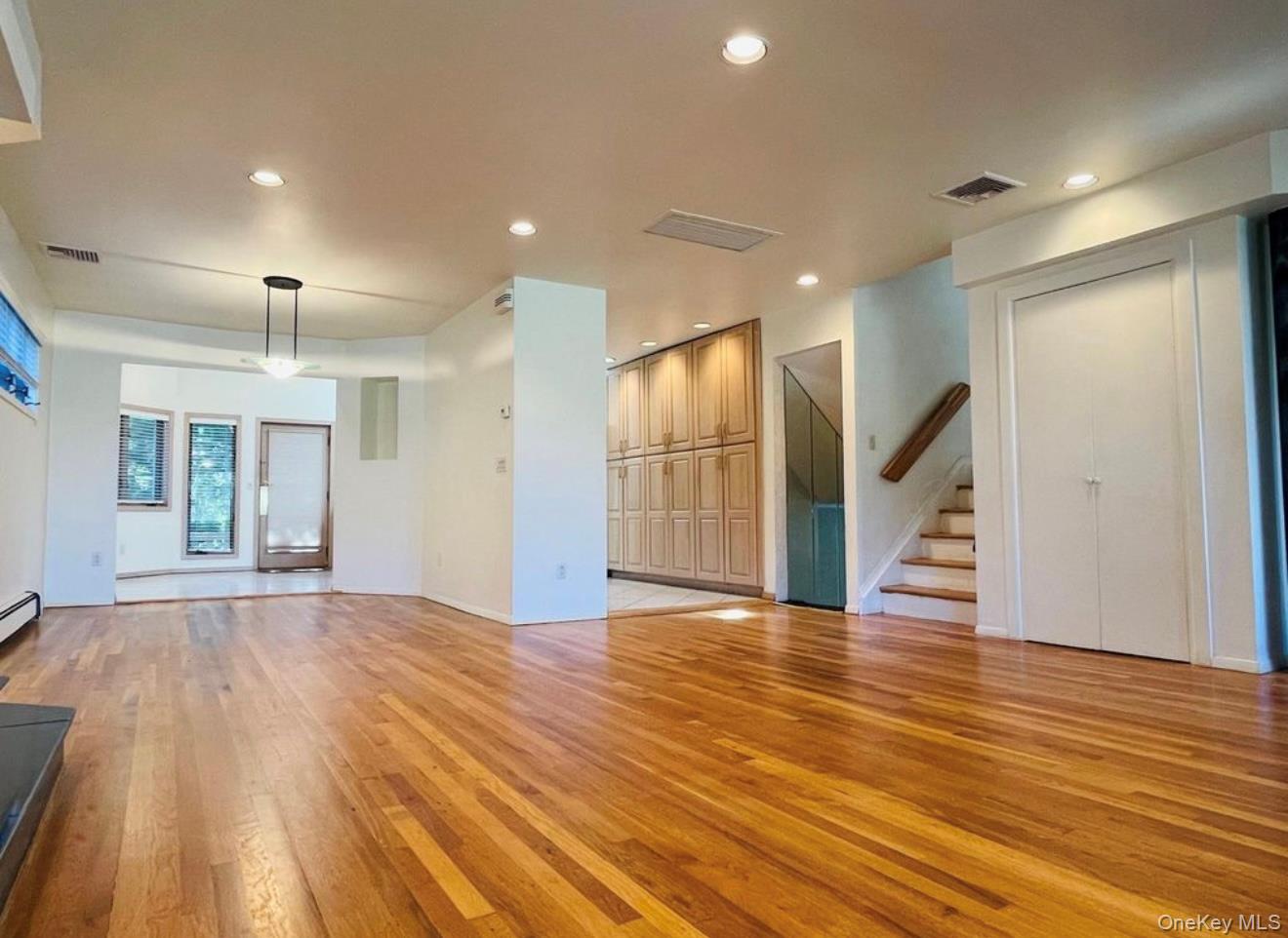 5 Eaton Road Syosset, NY 11791 - Photo 4 of 19