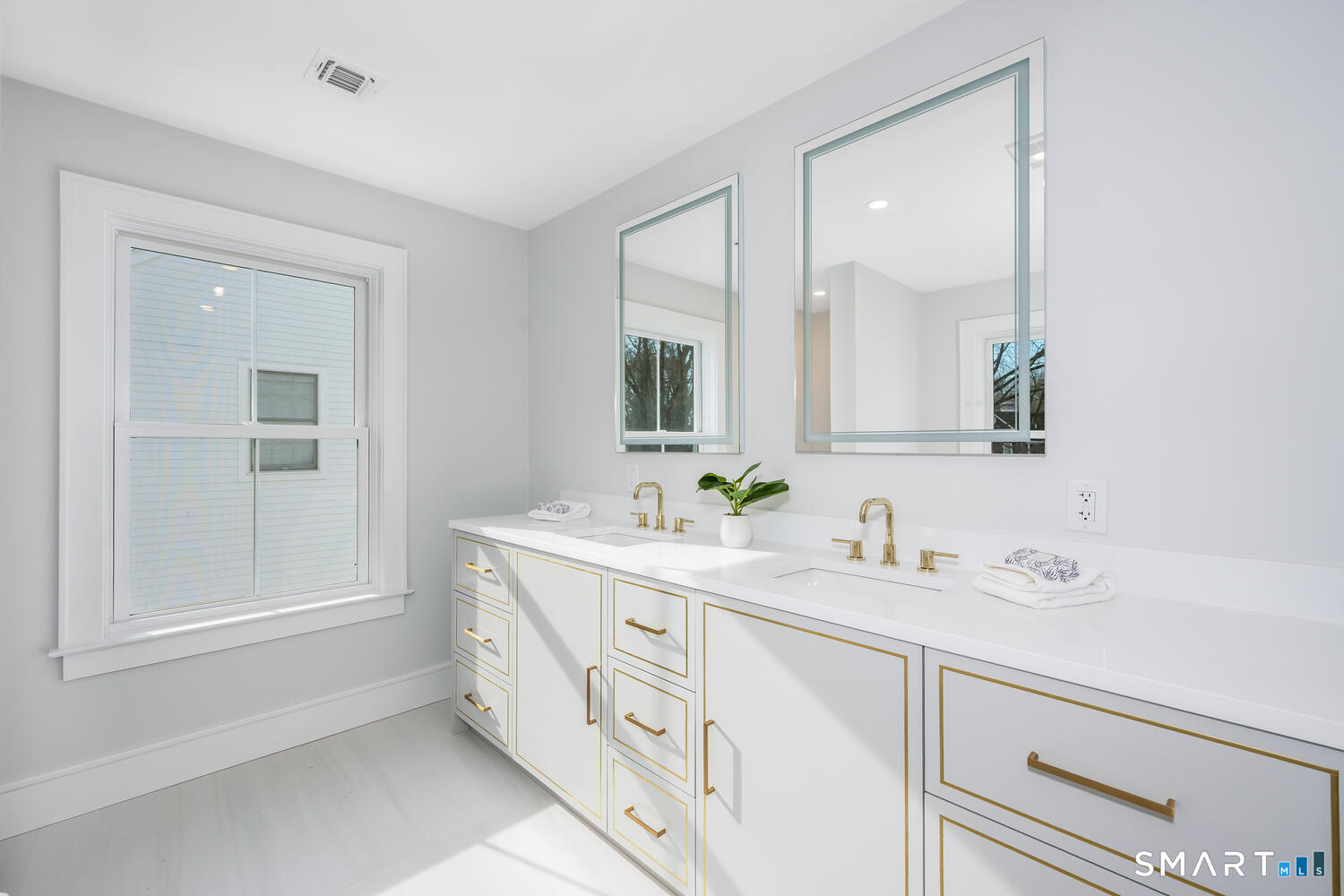 32 Relihan Road Darien, CT 06820 - Photo 22 of 36