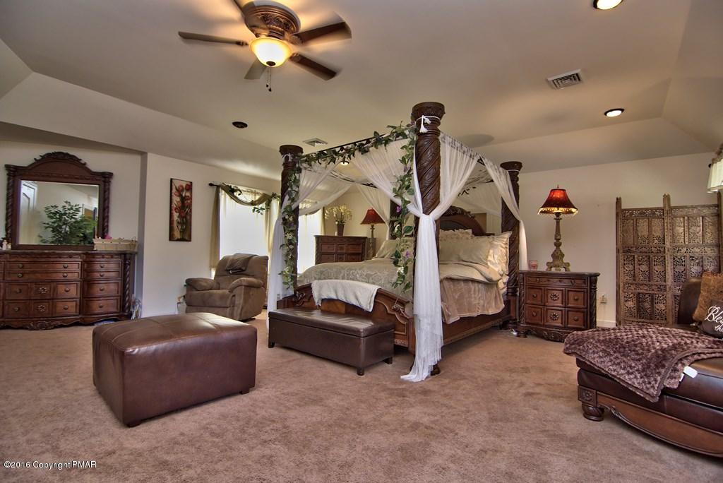 271 Williams Road Cresco, PA 18326 - Photo 4 of 46 a living room with furniture and a ceiling fan