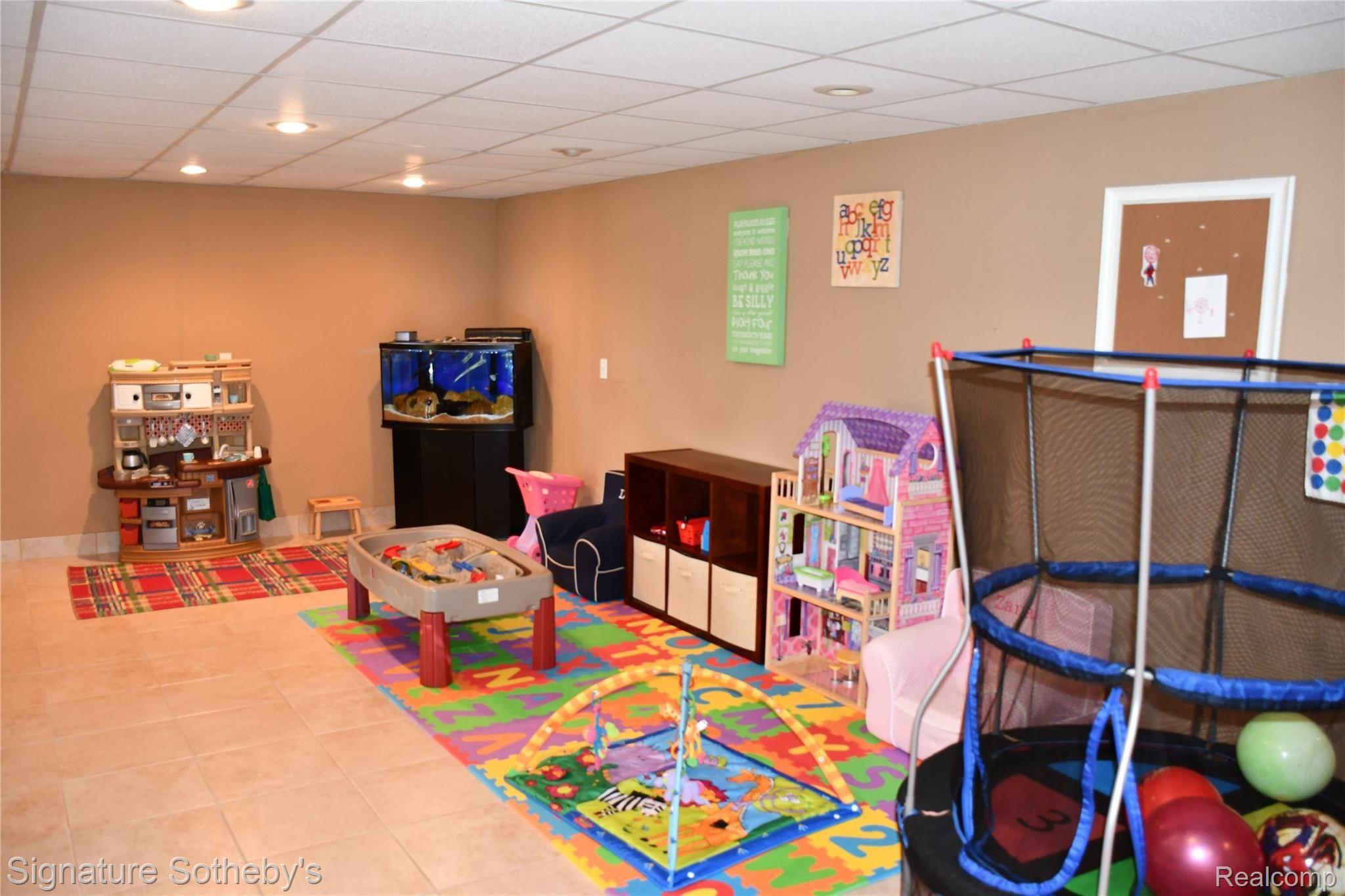 4915 Georgetown Drive Rochester, MI 48306 - Photo 22 of 34 18si.JPG