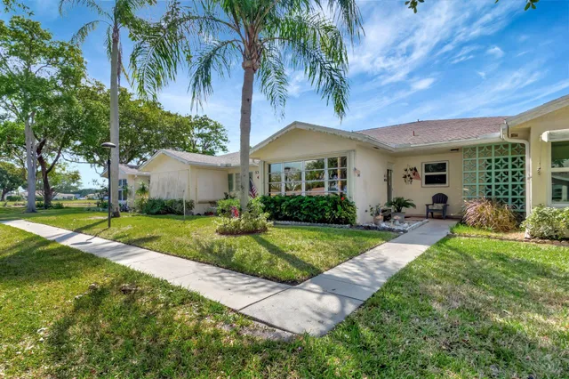 a view of a yard in front of house