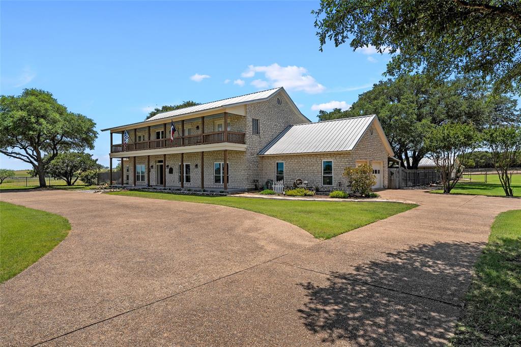 1010 Chapman Road Crawford, TX 76638 - Photo 4 of 40