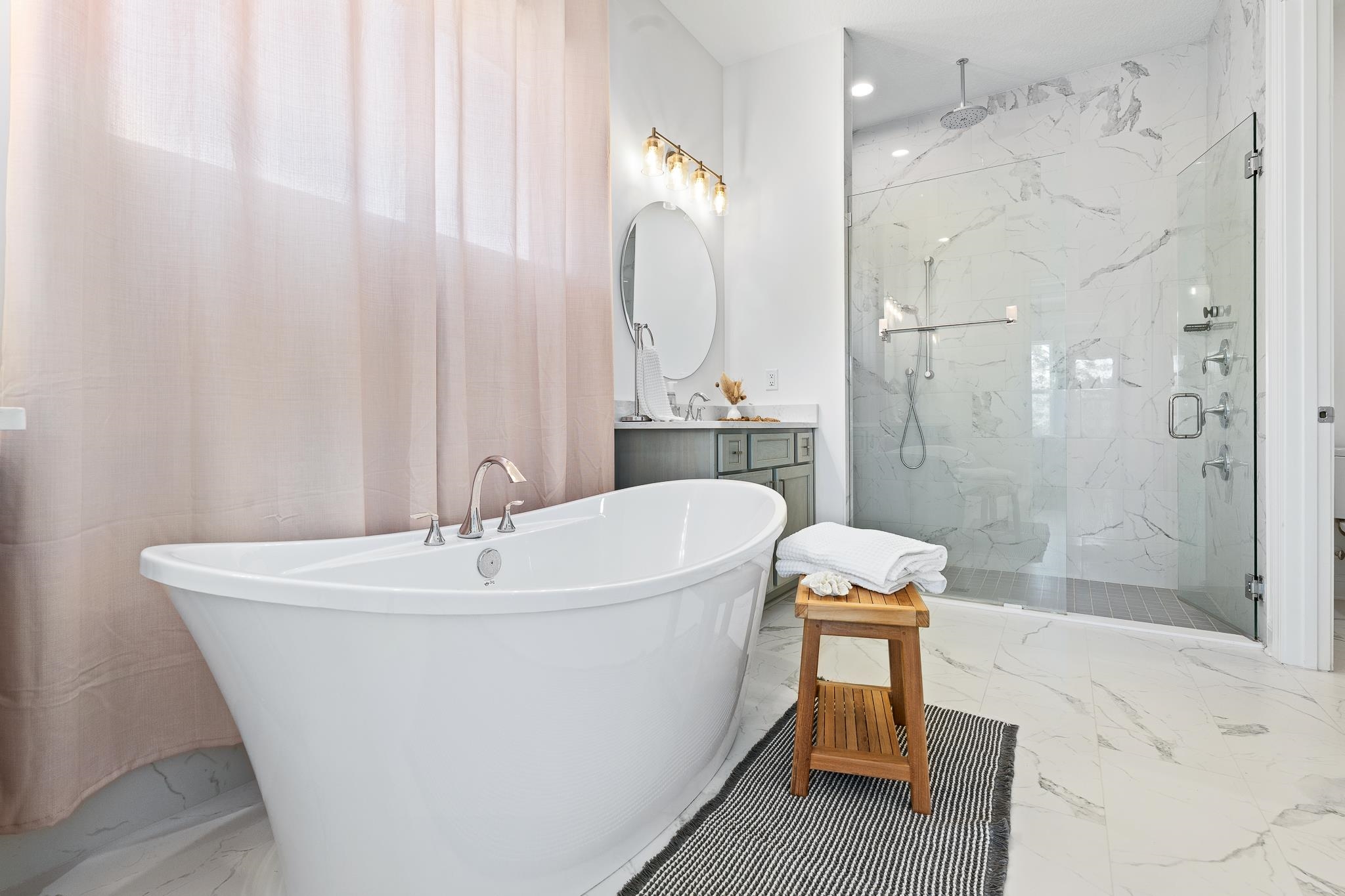 164 Tesoro Terrace St. Augustine, FL 32095 - Photo 33 of 98 a white bath tub sitting next to a white sink