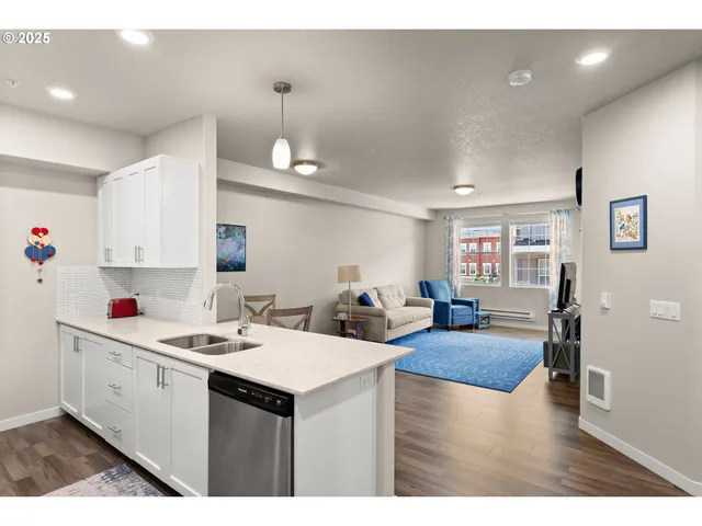 $350,000 | 28750 Southwest Campanile Lane, Unit 207, Wilsonville, OR 97070