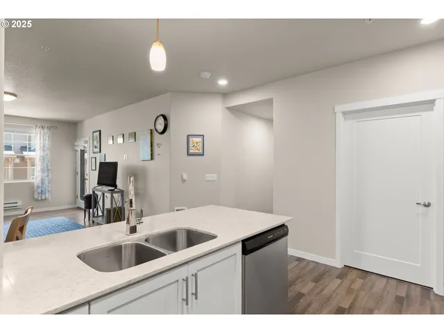 $350,000 | 28750 Southwest Campanile Lane, Unit 207, Wilsonville, OR 97070