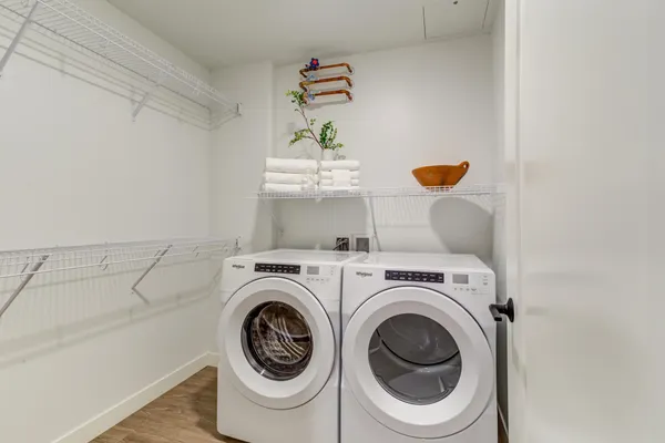 $1,374 | 270 Hennepin Avenue, Unit 616, Minneapolis, MN 55401