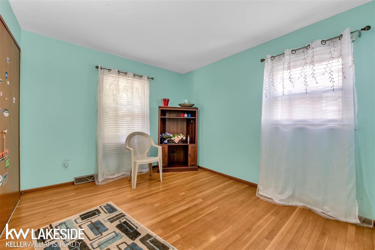 303 Riverside Drive Clinton Township, MI 48036 - Photo 21 of 26 50081845-20.JPG
