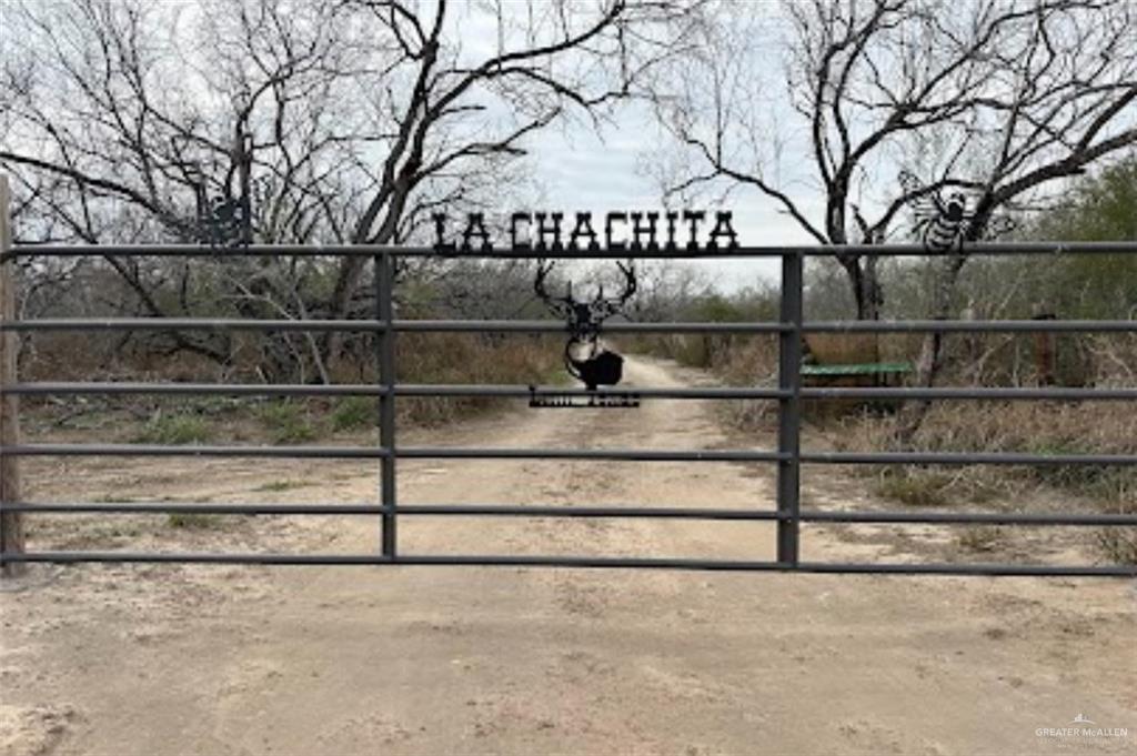 a view of entryway in front of house