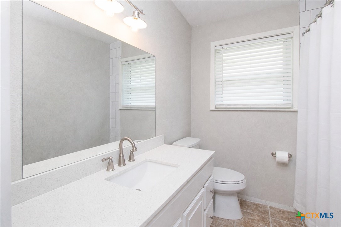 4512 Briar Cliff Road Temple, TX 76502 - Photo 14 of 20 Hallway Bathroom