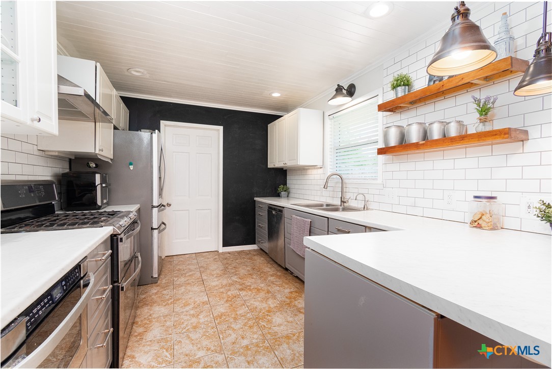 4512 Briar Cliff Road Temple, TX 76502 - Photo 6 of 20 Lots of personality and charm!