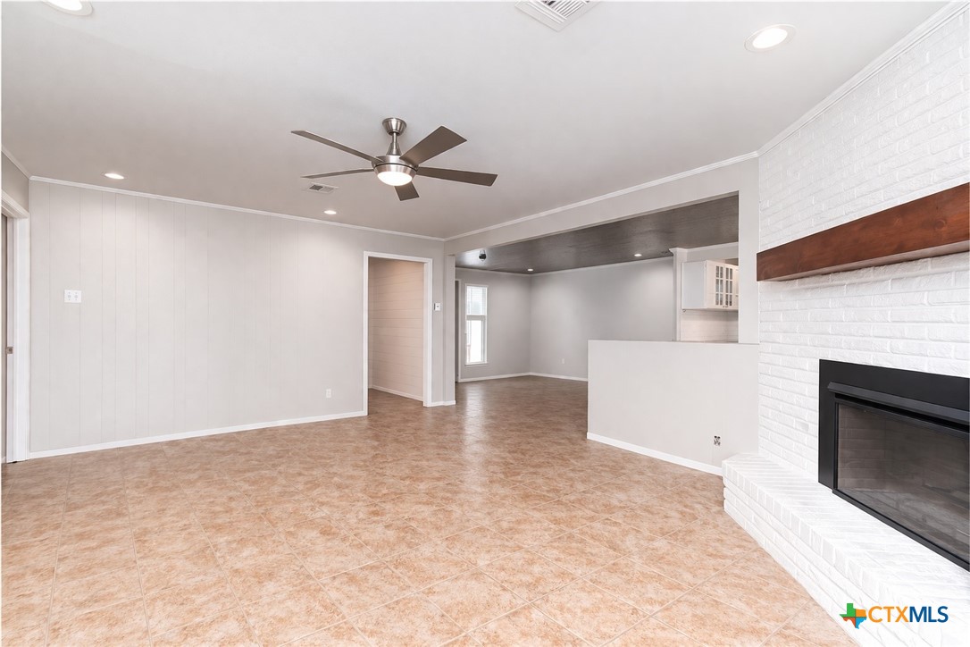 4512 Briar Cliff Road Temple, TX 76502 - Photo 7 of 20 Living room and entry way