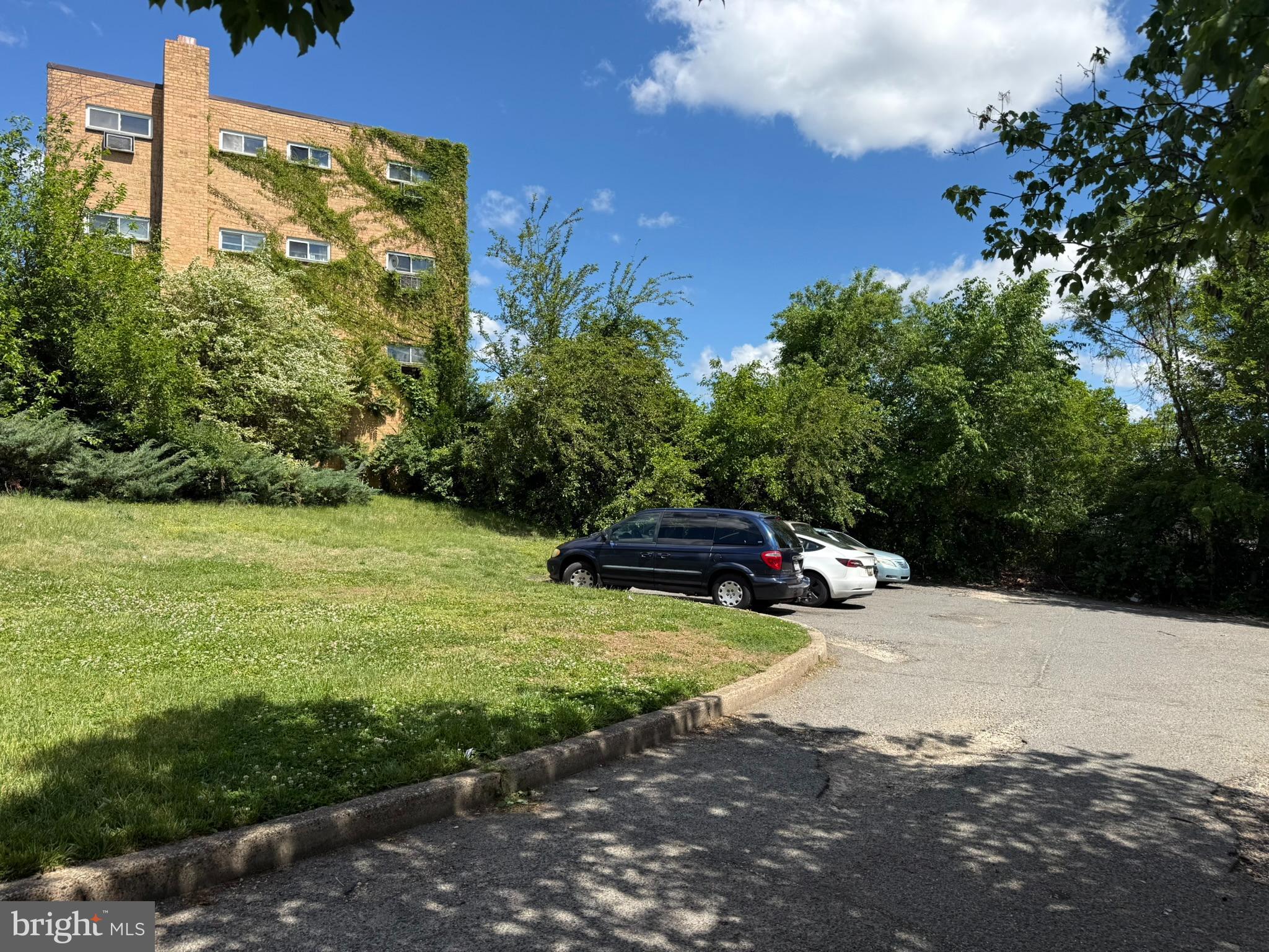 428 Ridge Road Southeast, Unit 305 Washington, DC 20019 - Photo 22 of 23 a view of outdoor space with garden