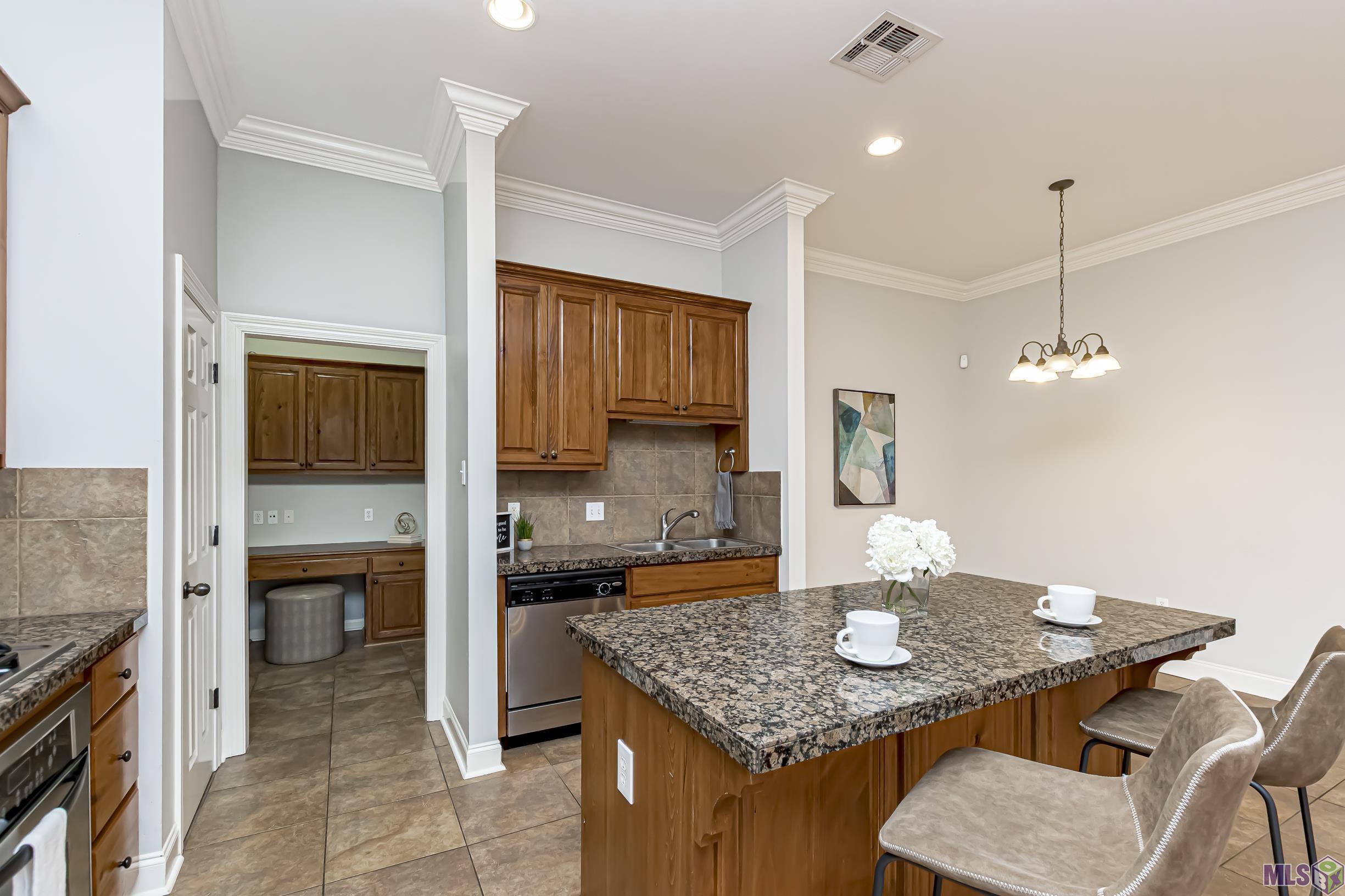 8808 Magnolia Leaf Avenue Baton Rouge, LA 70810 - Photo 4 of 35