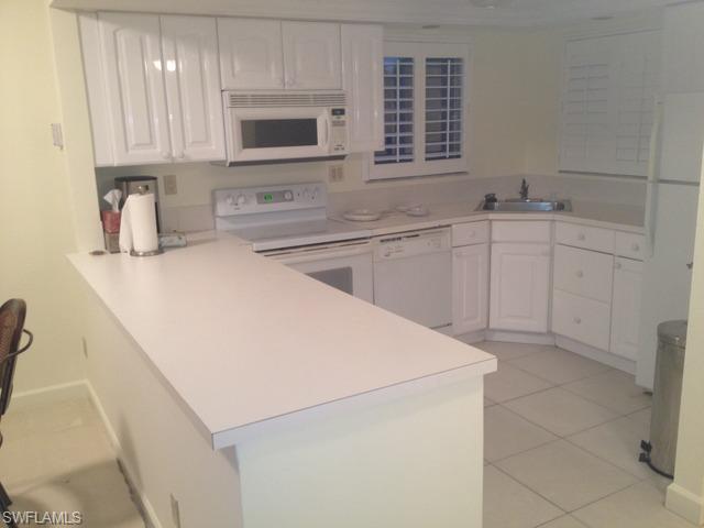 41 High Point Circle South, Unit 210 Naples, FL 34103 - Photo 2 of 4 Kitchen