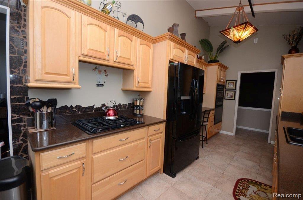 24205 Farmington Road Farmington, MI 48336 - Photo 6 of 16 Built in Cooktop