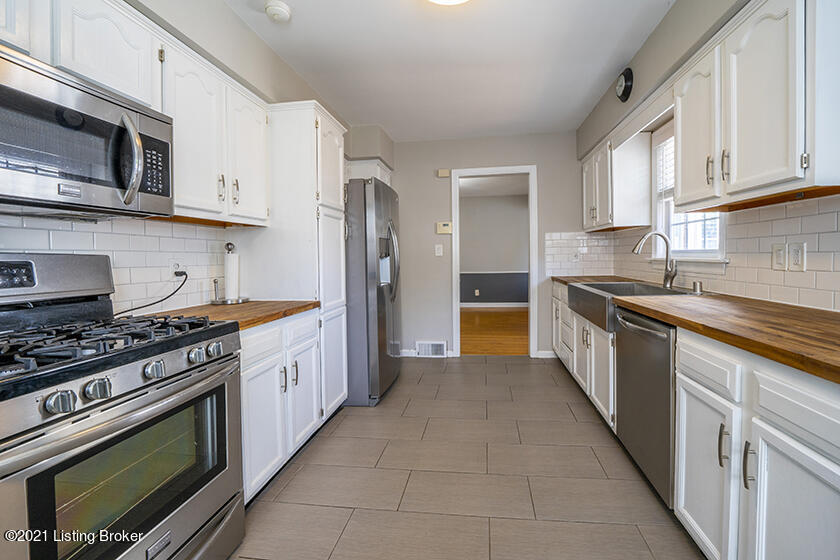 215 Alcott Road Louisville, KY 40207 - Photo 32 of 42 BEAUTIFUL UPDATED KITCHEN