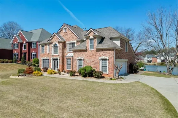 a view of an entryway and livingroom with furniture