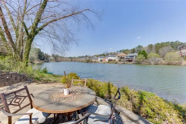 a view of a tennis court