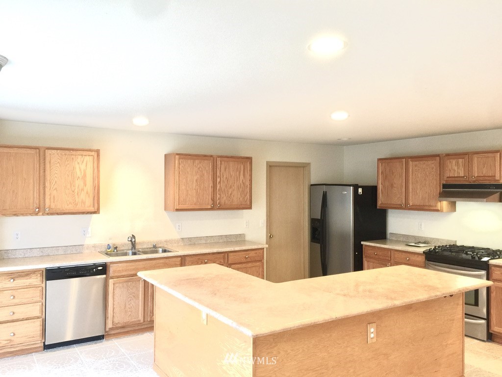 14564 Southeast 154th Street Renton, WA 98058 - Photo 12 of 38