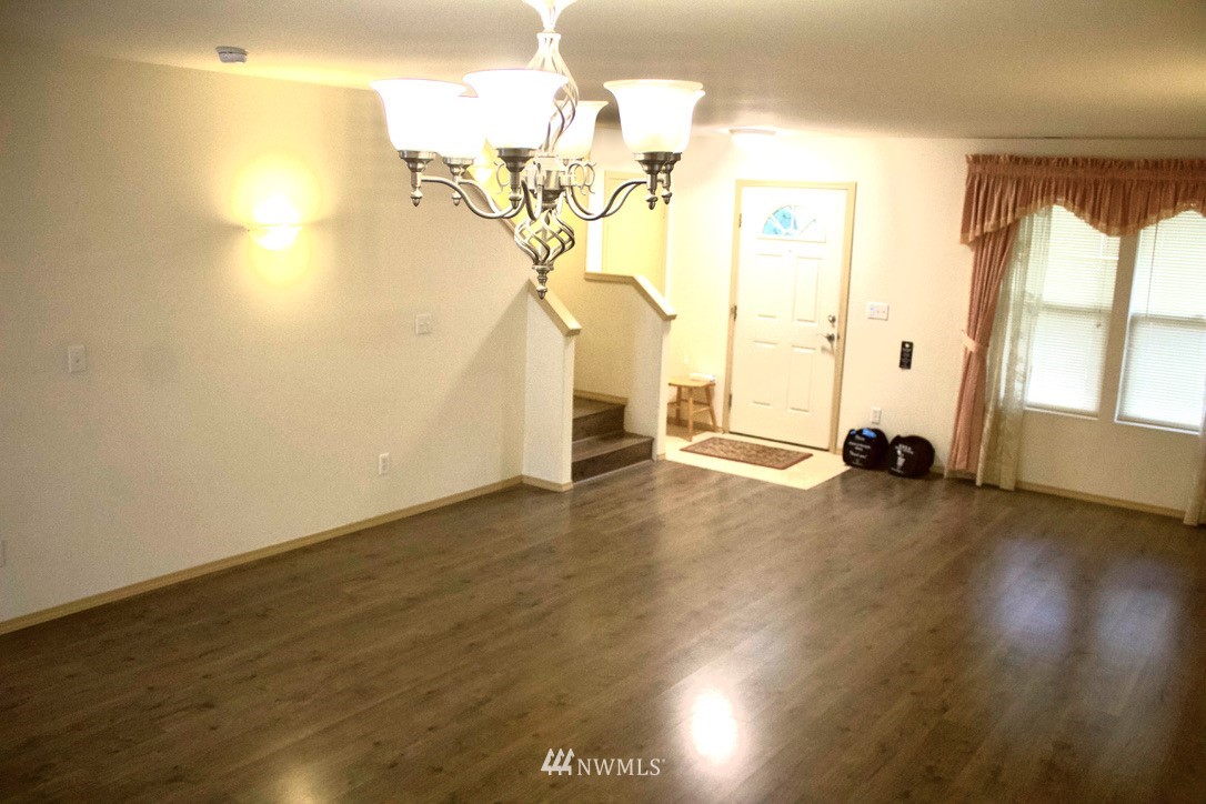 14564 Southeast 154th Street Renton, WA 98058 - Photo 8 of 38